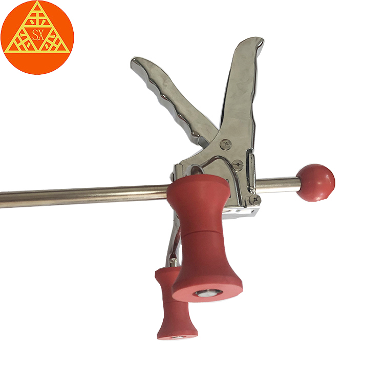 결합된 스티어링 휠 홀더 및 브레이크 압착기